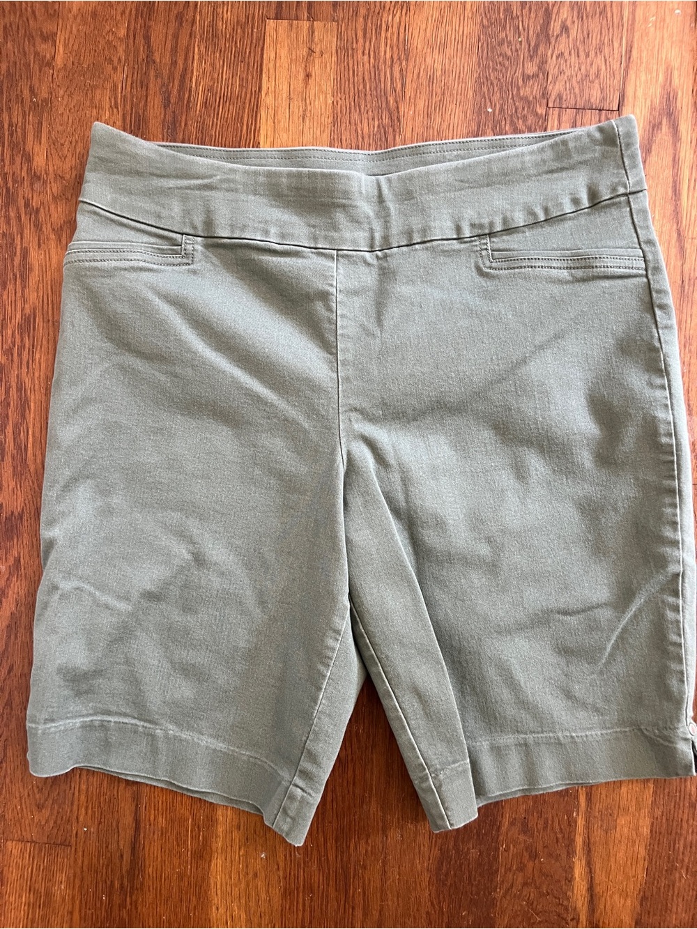 Classic Olive Pull-On Bermuda Shorts for Women